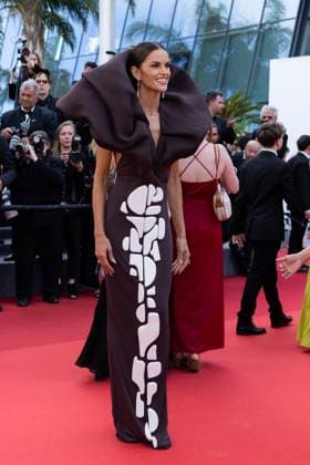 B MontÃ e des marches du film Â L?amour oufÂ lors du 77eme Festival International du Film de Cannes Izabel Goulart MontÃ e des marches du film Â L?amour oufÂ lors du 77eme Festival International du Film de Cannes, au Palais des Festivals Ã Cannes On may 23th 2024 Olivier Borde Bestimage Red carpet of the movie Â Beating HeartsÂ during the 77th Cannes International Film Festival at the Palais des Festivals in Cannes, France On may 23th 2024 Cannes France  Copyright: xOLIVIERxBORDEx xBESTIMAGExOLIVIERxBORDEx xBESTIMAGEx