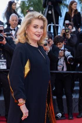 B MontÃ e des marches du film Â L?amour ouf Â lors du 77eme Festival International du Film de Cannes Catherine Deneuve MontÃ e des marches du film Â L?amour ouf Â lors du 77eme Festival International du Film de Cannes, au Palais des Festivals Ã Cannes Le 23 mai 2024 Olivier Borde Bestimage Red carpet of the movie Â Beating HeartsÂ during the 77th Cannes International Film Festival at the Palais des Festivals in Cannes, France On may 23rd 2024 Cannes France  Copyright: xOLIVIERxBORDEx xBESTIMAGExOLIVIERxBORDEx xBESTIMAGEx