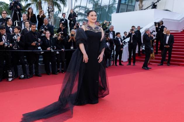 B MontÃ e des marches du film Â L?amour ouf Â lors du 77eme Festival International du Film de Cannes Lily Gladstone MontÃ e des marches du film Â L?amour ouf Â lors du 77eme Festival International du Film de Cannes, au Palais des Festivals Ã Cannes On may 23th 2024 Olivier Borde Bestimage Red carpet of the movie Â Beating HeartsÂ during the 77th Cannes International Film Festival at the Palais des Festivals in Cannes, France On may 23th 2024 Cannes France  Copyright: xOLIVIERxBORDEx xBESTIMAGExOLIVIERxBORDEx xBESTIMAGEx