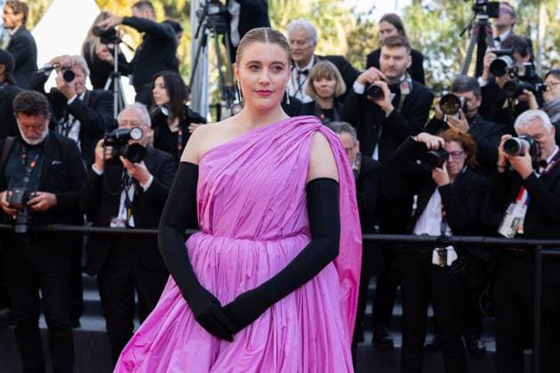 B MontÃ e des marches du film Â L?amour ouf Â lors du 77eme Festival International du Film de Cannes Greta Gerwig MontÃ e des marches du film Â L?amour ouf Â lors du 77eme Festival International du Film de Cannes, au Palais des Festivals Ã Cannes Le 23 mai 2024 Olivier Borde Bestimage Red carpet of the movie Â Beating HeartsÂ during the 77th Cannes International Film Festival at the Palais des Festivals in Cannes, France On may 23rd 2024 Cannes France  Copyright: xOLIVIERxBORDEx xBESTIMAGExOLIVIERxBORDEx xBESTIMAGEx