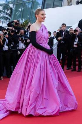 B MontÃ e des marches du film Â L?amour ouf Â lors du 77eme Festival International du Film de Cannes Greta Gerwig MontÃ e des marches du film Â L?amour ouf Â lors du 77eme Festival International du Film de Cannes, au Palais des Festivals Ã Cannes Le 23 mai 2024 Olivier Borde Bestimage Red carpet of the movie Â Beating HeartsÂ during the 77th Cannes International Film Festival at the Palais des Festivals in Cannes, France On may 23rd 2024 Cannes France  Copyright: xOLIVIERxBORDEx xBESTIMAGExOLIVIERxBORDEx xBESTIMAGEx