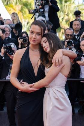 B MontÃ e des marches du film Â L?amour ouf Â lors du 77eme Festival International du Film de Cannes Adele Exarchopoulos, Mallory Wanecque MontÃ e des marches du film Â L?amour ouf Â lors du 77eme Festival International du Film de Cannes, au Palais des Festivals Ã Cannes Le 23 mai 2024 Olivier Borde Bestimage Red carpet of the movie Â Beating HeartsÂ during the 77th Cannes International Film Festival at the Palais des Festivals in Cannes, France On may 23th 2024 Paris France  Copyright: xOLIVIERxBORDEx xBESTIMAGExOLIVIERxBORDEx xBESTIMAGEx