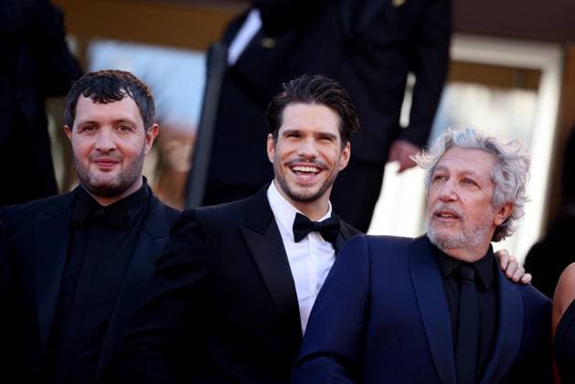 J MontÃ e des marches du film Â L?amour ouf Â lors du 77eme Festival International du Film de Cannes Karim Leklou, Francois Civil, Alain Chabat MontÃ e des marches du film Â L?amour ouf Â lors du 77eme Festival International du Film de Cannes, au Palais des Festivals Ã Cannes On may 23th 2024 Jacovides Moreau Bestimage Red carpet of the movie Â Beating Hearts Â during the 77th Cannes International Film Festival at the Palais des Festivals in Cannes, France On may 23th 2024 Cannes France  Copyright: xJACOVIDES-MOREAUx xBESTIMAGExJACOVIDES-MOREAUx xBESTIMAGEx