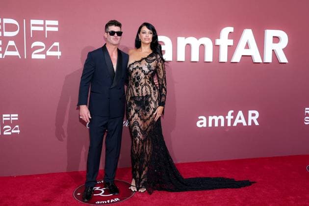Photocall of the l?amfAR 2024 Gala at l?HÃ tel du Cap Eden Roc, Antibes, Robin Thicke and his partner April Love Geary Photocall of the l?amfAR 2024 Gala at l?HÃ tel du Cap Eden Roc, Antibes, during the 77th Cannes International Film Festival On May 23th 2024 in Cap d Antibes, France Moreau Jacovides Bestimage Celebs attending amfAR Gala Cannes 2024 at Hotel du Cap Eden Roc, during the 77th Cannes International Film Festival On May 23th 2024 in Cap d Antibes, France Cap d Antibes France  Copyright: xJACOVIDES-MOREAUx xBESTIMAGExJACOVIDES-MOREAUx xBESTIMAGEx