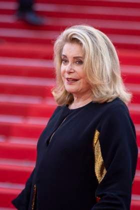 B MontÃ e des marches du film Â L?amour ouf Â lors du 77eme Festival International du Film de Cannes Catherine Deneuve MontÃ e des marches du film Â L?amour ouf Â lors du 77eme Festival International du Film de Cannes, au Palais des Festivals Ã Cannes Le 23 mai 2024 Olivier Borde Bestimage Red carpet of the movie Â Beating HeartsÂ during the 77th Cannes International Film Festival at the Palais des Festivals in Cannes, France On may 23rd 2024 Cannes France  Copyright: xOLIVIERxBORDEx xBESTIMAGExOLIVIERxBORDEx xBESTIMAGEx