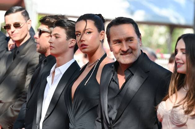 Cannes L Amour Ouf? Red Carpet NG Ahmed Hamidi, Alain Chabat, Anthony Bajon, Karim Laklou, Francois Civil, Adele Exarchopoulos, Alain Attal, Gilles Lellouche, Elodie Bouchez, Mallory Wanecque, Malik Frikah, Producer Hugo Selignac and Jean-Pascal Zadi attending the ?L Amour Ouf? (Beating Hearts) Screening and Red Carpet at Palais Des Festivals in Cannes, France on May 23 2024 as part of the 77th Cannes Film Festival. Photo by Nicolas Genin ABACAPRESS.COM Cannes France Copyright: xGeninxNicolas ABACAx