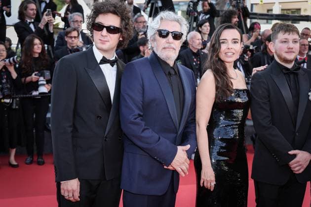 Cannes L Amour Ouf Screening DB Vincent Lacoste, Alain Chabat, Elodie Bouchez attending the L Amour Ouf (Beating Hearts) Red Carpet at the 77th annual Cannes Film Festival at Palais des Festivals on May 23, 2024 in Ca attending the L Amour Ouf (Beating Hearts) Red Carpet at the 77th annual Cannes Film Festival at Palais des Festivals on May 23, 2024 in Cannes, France. Photo by David Boyer ABACAPRESS.COM Cannes France  Copyright: xBoyerxDavid ABACAx