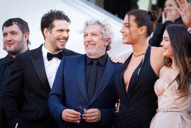 Cannes - L Amour Ouf (Beating Hearts) Red Carpet Karim Laklou, Francois Civil, Alain Chabat, Adele Exarchopoulos, Mallory Wanecque, Elodie Bouchez attend the L Amour Ouf (Beating Hearts) Red Carpet at the 77th annual Cannes Film Festival at Palais des Festivals on May 23, 2024 in Cannes, France. Photo by ShootPix ABACAPRESS.COM Cannes France  Copyright: xShootPix ABACAx
