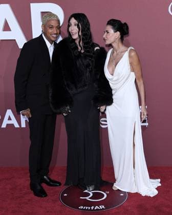Cap d Antibes, 30th amfAR gala Cannes Pictured: Alexander Edwards, Cher, Demi Moore  Copyright: xAlbertoxTerenghix xipa-agency.nex xPoolxPhotoxEventsx03x IPA_Agency_IPA46455312