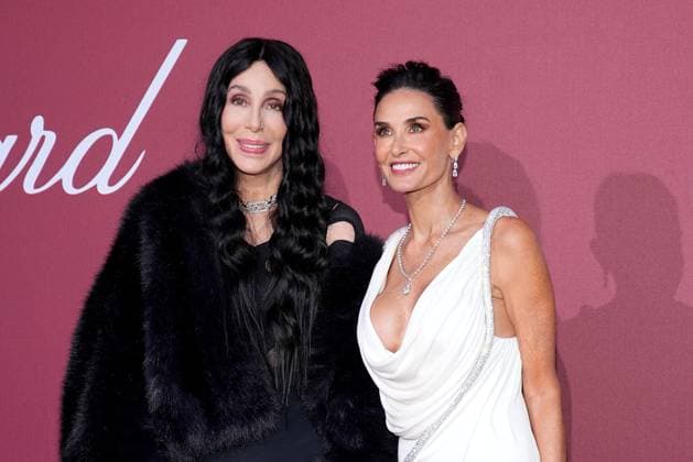 Bilder des Jahres 2024, Entertainment 05 Mai Entertainment Themen der Woche KW21 Entertainment Bilder des Tages Cher und Demi Moore bei der Amfar Gala am 23.05.2024 im Rahmen vom 77. Film Festival in Cannes Cannes Film Festival 2024 - Amfar Gala *** Cher and Demi Moore at the Amfar Gala on 23 05 2024 as part of the 77 Film Festival in Cannes Cannes Film Festival 2024 Amfar Gala 