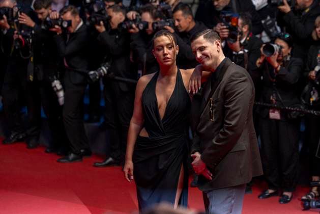 B Descente des marches du film Â L?amour oufÂ lors du 77eme Festival International du Film de Cannes Adele Exarchopoulos, RaphaÃ l Quenard Descente des marches du film Â L?amour oufÂ lors du 77eme Festival International du Film de Cannes, au Palais des Festivals Ã Cannes On may 23rd 2024 Olivier Borde Bestimage People leaving the red carpet of the movie Â Beating Hearts Â during the 77th Cannes International Film Festival at the Palais des Festivals in Cannes, France On may 23rd 2024 Cannes France  Copyright: xOLIVIERxBORDEx xBESTIMAGExOLIVIERxBORDEx xBESTIMAGEx