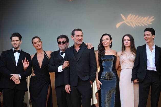 77eme Festival International du Film de Cannes Marche du film LAmour Fou Festival de Cannes 2024 77e Ã dition montee Lamour Ouf Francois Civil, Adele Exarchopoulos 305439 2024 05 23  Copyright: xLionelxGuericolas MPPx STAR_305439_246