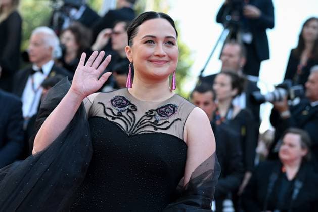 77eme Festival International du Film de Cannes Marche du film LAmour Fou Festival de Cannes 2024 77e Ã dition montee Lamour Ouf Lily Gladstone 305439 2024 05 23  Copyright: xLionelxGuericolas MPPx STAR_305439_322