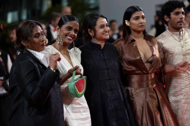 B MontÃ e des marches du film Â All we imagine as lightÂ lors du 77eme Festival International du Film de Cannes Chhaya Kadam, Kani Kusruti, Payal Kapadia, Divya Prabha, Hridhu Haroon MontÃ e des marches du film Â All we imagine as lightÂ lors du 77eme Festival International du Film de Cannes, au Palais des Festivals Ã Cannes On may 23rd 2024 Olivier Borde Bestimage Red carpet of the movie Â All we imagine as light Â during the 77th Cannes International Film Festival at the Palais des Festivals in Cannes, France On may 23rd 2024 Cannes France  Copyright: xOLIVIERxBORDEx xBESTIMAGExOLIVIERxBORDEx xBESTIMAGEx
