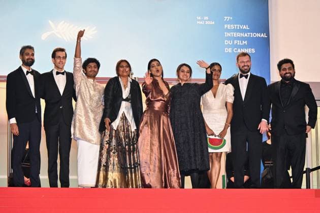 Montà e des marches du film  All we imagine as light  lors du 77eme Festival International du Film de Cannes Ranabir Das, Julien Graff, Hridhu Haroo, Chhaya Kadam, Divya Prabha, Payal Kapadia, Kani Kusruti, Thomas Hakim, Zico Maitra Montà e des marches du film  All we imagine as light  lors du 77eme Festival International du Film de Cannes, au Palais des Festivals à Cannes Le 23 mai 2024 Bruno Bebert Bestimage Red carpet of the movie  All we imagine as light  during the 77th Cannes International Film Festival at the Palais des Festivals in Cannes, France On may 23th 2024 Cannes France Copyright: xBrunoxBebertx xBestimagexBrunoxBebertx xBestimagex