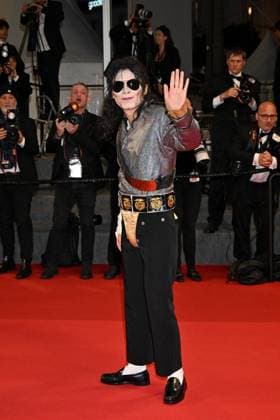 Internationale Filmfestspiele von Cannes, All We Imagine as Light Premiere - Michael Jackson Double MontÃ e des marches du film Â All we imagine as light Â lors du 77eme Festival International du Film de Cannes Michael Jackson lookalike MontÃ e des marches du film Â All we imagine as light Â lors du 77eme Festival International du Film de Cannes, au Palais des Festivals Ã Cannes On may 23rd 2024 Bruno Bebert Bestimage Red carpet of the movie Â All we imagine as light Â during the 77th Cannes International Film Festival at the Palais des Festivals in Cannes, France On may 23rd 2024 Cannes France  Copyright: xBrunoxBebertx xBestimagexBrunoxBebertx xBestimagex