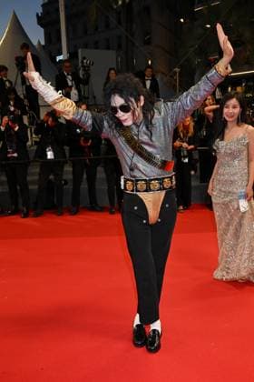 Internationale Filmfestspiele von Cannes, All We Imagine as Light Premiere - Michael Jackson Double MontÃ e des marches du film Â All we imagine as light Â lors du 77eme Festival International du Film de Cannes Michael Jackson lookalike MontÃ e des marches du film Â All we imagine as light Â lors du 77eme Festival International du Film de Cannes, au Palais des Festivals Ã Cannes On may 23rd 2024 Bruno Bebert Bestimage Red carpet of the movie Â All we imagine as light Â during the 77th Cannes International Film Festival at the Palais des Festivals in Cannes, France On may 23rd 2024 Cannes France  Copyright: xBrunoxBebertx xBestimagexBrunoxBebertx xBestimagex