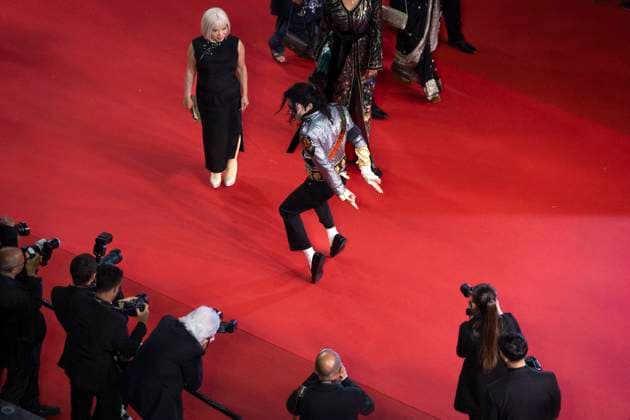 Internationale Filmfestspiele von Cannes, All We Imagine as Light Premiere - Michael Jackson Double Pool MontÃ e des marches du film Â All we imagine as lightÂ lors du 77eme Festival International du Film de Cannes Michael Jackson lookalike MontÃ e des marches du film Â All we imagine as lightÂ lors du 77eme Festival International du Film de Cannes, au Palais des Festivals Ã Cannes On may 23rd 2024 Olivier Borde Pool Bestimage Red carpet of the movie Â All we imagine as lightÂ during the 77th Cannes International Film Festival at the Palais des Festivals in Cannes, France On may 23rd 2024 Cannes France  Copyright: xPoolxCannesx xBestimagexPoolxCannesx xBestimagex