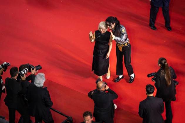 Internationale Filmfestspiele von Cannes, All We Imagine as Light Premiere - Michael Jackson Double Pool MontÃ e des marches du film Â All we imagine as lightÂ lors du 77eme Festival International du Film de Cannes Michael Jackson lookalike MontÃ e des marches du film Â All we imagine as lightÂ lors du 77eme Festival International du Film de Cannes, au Palais des Festivals Ã Cannes On may 23rd 2024 Olivier Borde Pool Bestimage Red carpet of the movie Â All we imagine as lightÂ during the 77th Cannes International Film Festival at the Palais des Festivals in Cannes, France On may 23rd 2024 Cannes France  Copyright: xPoolxCannesx xBestimagexPoolxCannesx xBestimagex