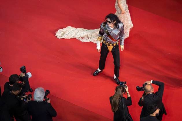 Internationale Filmfestspiele von Cannes, All We Imagine as Light Premiere - Michael Jackson Double Pool MontÃ e des marches du film Â All we imagine as lightÂ lors du 77eme Festival International du Film de Cannes Michael Jackson lookalike MontÃ e des marches du film Â All we imagine as lightÂ lors du 77eme Festival International du Film de Cannes, au Palais des Festivals Ã Cannes On may 23rd 2024 Olivier Borde Pool Bestimage Red carpet of the movie Â All we imagine as lightÂ during the 77th Cannes International Film Festival at the Palais des Festivals in Cannes, France On may 23rd 2024 Cannes France  Copyright: xPoolxCannesx xBestimagexPoolxCannesx xBestimagex