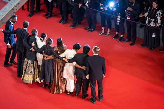 Pool Montà e des marches du film  All we imagine as light lors du 77eme Festival International du Film de Cannes Thomas Hakim, Zico Maitra, Kani Kusruti, Payal Kapadia, Divya Prabha, Chhaya Kadam, Hridhu Haroon, Julien Graff, Ranabir Das Montà e des marches du film  All we imagine as light lors du 77eme Festival International du Film de Cannes, au Palais des Festivals à Cannes Le 23 mai 2024 Olivier Borde Pool Bestimage Red carpet of the movie  All we imagine as light  during the 77th Cannes International Film Festival at the Palais des Festivals in Cannes, France On may 23th 2024 Cannes France Copyright: xPoolxCannesx xBestimagexPoolxCannesx xBestimagex