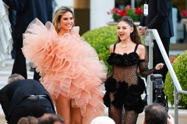 May 23, 2024: Heidi & Leni Klum attend the amfAR Cannes Gala 2024 during the 77th Annual Cannes Filmfest at Hotel du Cap-Eden-Roc in Cap d Antibes, France, on 23 May 2024. Photo: - ZUMAm179 20240523_zep_m179_121 Copyright: xAlecxMichaelx