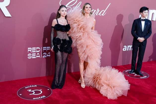 May 23, 2024: Heidi & Leni Klum attend the amfAR Cannes Gala 2024 during the 77th Annual Cannes Filmfest at Hotel du Cap-Eden-Roc in Cap d Antibes, France, on 23 May 2024. Photo: - ZUMAm179 20240523_zep_m179_144 Copyright: xAlecxMichaelx