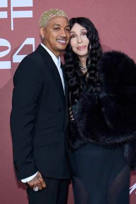 Photocall of the l?amfAR 2024 gala at l?HÃ tel du Cap Eden Roc, during the 77th Cannes International Film Festival Cher and her partner Alexander Edwards Photocall of the l?amfAR 2024 gala at l?HÃ tel du Cap Eden Roc, Antibes, during the 77th Cannes International Film Festival On May 23th 2024 in Cap d Antibes, France Moreau Jacovides Bestimage Celebs attending amfAR Gala Cannes 2024 at Hotel du Cap Eden Roc, during the 77th Cannes International Film Festival On May 23th 2024 in Cap d Antibes, France Cap d Antibes France  Copyright: xJACOVIDES-MOREAUx xBESTIMAGExJACOVIDES-MOREAUx xBESTIMAGEx