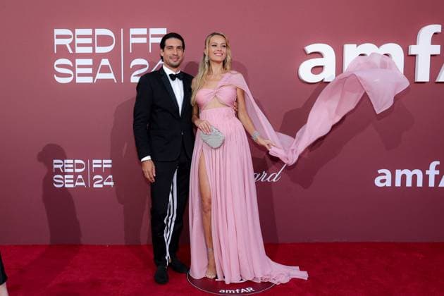 Photocall of the l?amfAR 2024 Gala at l?HÃ tel du Cap Eden Roc, during the 77th Cannes International Film Festival Benjamin Larretche, Petra Nemcova Photocall of the l?amfAR 2024 Gala at l?HÃ tel du Cap Eden Roc, Antibes, during the 77th Cannes International Film Festival On May 23th 2024 in Cap d Antibes, France Moreau Jacovides Bestimage Celebs attending amfAR Gala Cannes 2024 at Hotel du Cap Eden Roc, during the 77th Cannes International Film Festival On May 23th 2024 in Cap d Antibes, France Cap d Antibes France  Copyright: xJACOVIDES-MOREAUx xBESTIMAGExJACOVIDES-MOREAUx xBESTIMAGEx