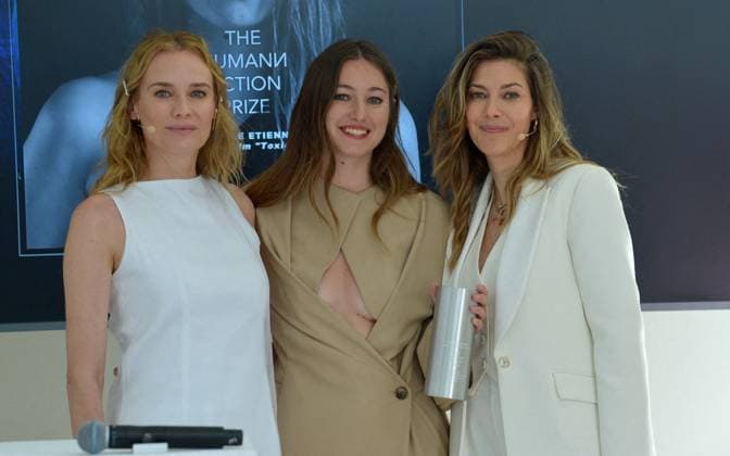 Remise du prix Human Prize dans le cadre de la semaine du cinÃ ma positif lors du 77eme Festival International du Film de Cannes Diane Kruger, Camille Etienne, guest Remise du prix Human Prize dans le cadre de la semaine du cinÃ ma positif lors du 77eme Festival International du Film de Cannes le 23 mai 2024 Rachid Bellak Bestimage Presentation of the Human Prize as part of the positive cinema week during the 77th Cannes International Film Festival on May 23, 2024 Rachid Bellak Bestimage Cannes France  Copyright: xRACHIDxBELLAKx xBESTIMAGExRACHIDxBELLAKx xBESTIMAGEx