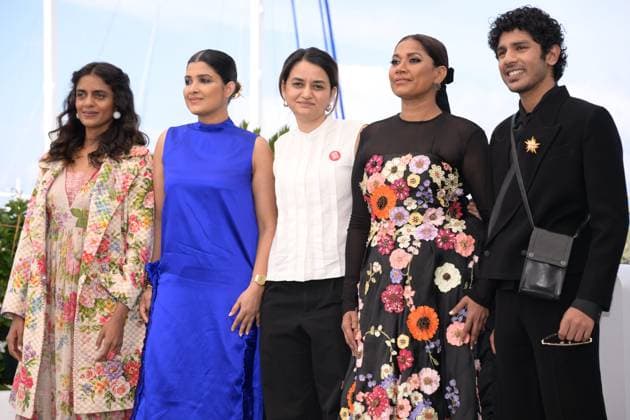 CANNES, FRANCE MAY 24 G D Kani KUSRUTI, actress, Divya PRABHA, actress, Payal KAPADIA, director, Chhaya KADAM, actress, Hridhu HAROON, actor, during the photocall of the film All we imagine as light in compà tition to the 77th Cannes Film Festival at the Palais des Festivals on May 24, 2024 in Cannes, France CINEMA 77eme Festival de Cannes Photocall 24 05 2024 ValentinaClaret Panoramic