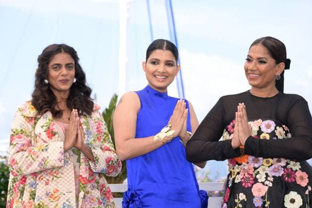 Entertainment Bilder des Tages CANNES, FRANCE MAY 24 G D Kani KUSRUTI, actress, Divya PRABHA, actress, Chhaya KADAM, actress, during the photocall of the film All we imagine as light in compÃ tition at the 77th Cannes Film Festival at the Palais des Festivals on May 24, 2024 in Cannes, France CINEMA 77eme Festival de Cannes Photocall 24 05 2024 ValentinaClaret Panoramic 