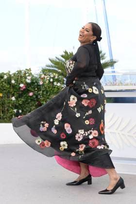 CANNES, FRANCE MAY 24 G D Chhaya KADAM, actress, during the photocall of the film All we imagine as light in competition at the 77th Cannes Film Festival at the Palais des Festivals on May 24, 2024 in Cannes, France CINEMA 77eme Festival de Cannes Photocall 24 05 2024 ValentinaClaret Panoramic 