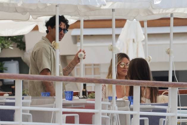 Internationale Filmfestspiele von Cannes, Leni und Heidi Klum am Eden Roc Hotel Heidi Klum At Eden Roc - Antibes Heidi Klum and her daughter Leni Klum with Joe Jonas at Eden Roc in Antibes, France on May 24, 2024. Photo by ABACAPRESS.COM Antibes France  Copyright: xABACAx