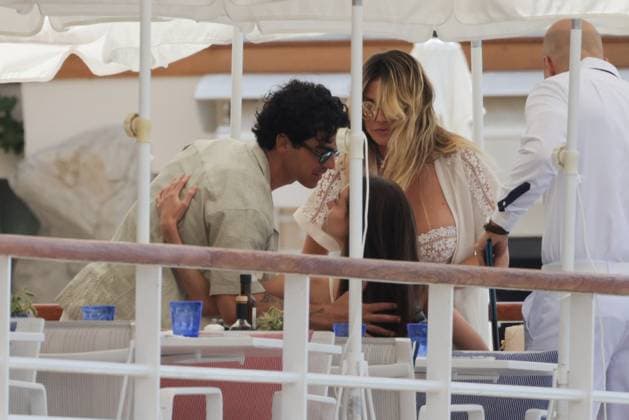 Internationale Filmfestspiele von Cannes, Leni und Heidi Klum am Eden Roc Hotel Heidi Klum At Eden Roc - Antibes Heidi Klum and her daughter Leni Klum with Joe Jonas at Eden Roc in Antibes, France on May 24, 2024. Photo by ABACAPRESS.COM Antibes France  Copyright: xABACAx