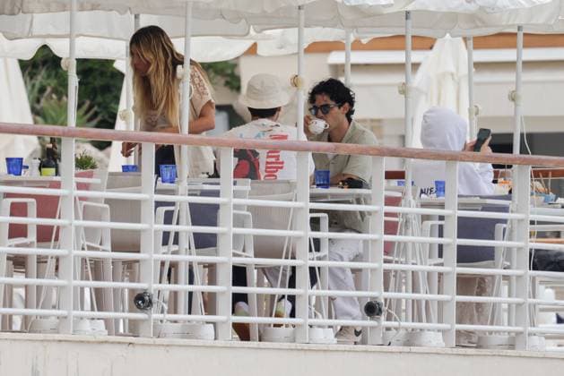 Internationale Filmfestspiele von Cannes, Leni und Heidi Klum am Eden Roc Hotel Heidi Klum At Eden Roc - Antibes Heidi Klum and her daughter Leni Klum with Joe Jonas at Eden Roc in Antibes, France on May 24, 2024. Photo by ABACAPRESS.COM Antibes France  Copyright: xABACAx