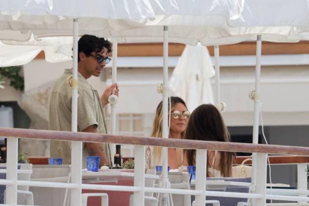 Internationale Filmfestspiele von Cannes, Leni und Heidi Klum am Eden Roc Hotel Heidi Klum At Eden Roc - Antibes Heidi Klum and her daughter Leni Klum with Joe Jonas at Eden Roc in Antibes, France on May 24, 2024. Photo by ABACAPRESS.COM Antibes France  Copyright: xABACAx
