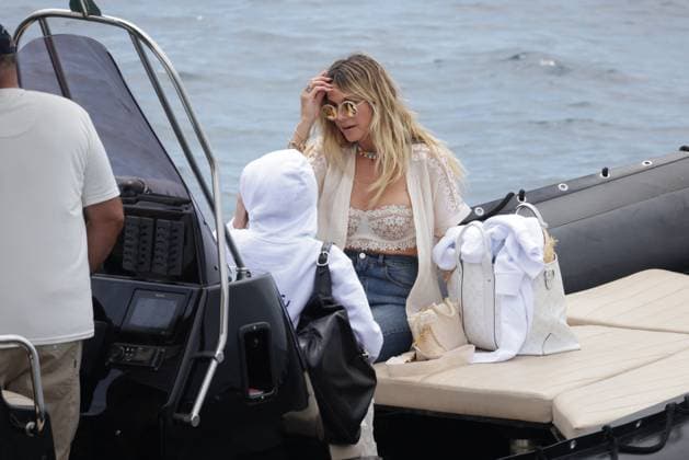 Internationale Filmfestspiele von Cannes, Leni und Heidi Klum am Eden Roc Hotel Heidi Klum And Leni Take A Boat Ride - Antibes Heidi Klum and daughter Leni go for a boat ride from the Hotel du Cap-Eden-Roc on May 24, 2024in Antibes France. Photo by ABACAPRESS.COM Antibes France  Copyright: xABACAx