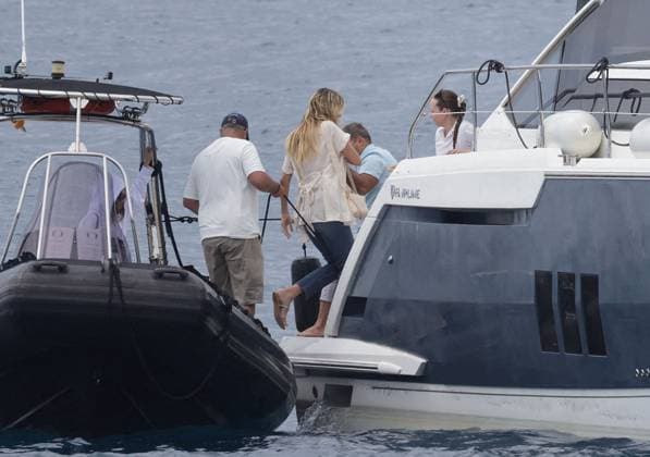 Internationale Filmfestspiele von Cannes, Leni und Heidi Klum am Eden Roc Hotel Heidi Klum And Leni Take A Boat Ride - Antibes Heidi Klum and daughter Leni go for a boat ride from the Hotel du Cap-Eden-Roc on May 24, 2024in Antibes France. Photo by ABACAPRESS.COM Antibes France  Copyright: xABACAx