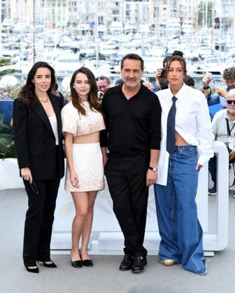 Cannes, France: Cannes, 77th Cannes Film Festival 2024 Photocall film: Ã¢â‚¬oeL Amour Ouf (Beating Hearts) In the photo: o°lodie Bouchez, Mallory Wanecque, Gilles Lellouche, AdoÂ¨le Exarchopoulos Cannes France  - ZUMAp169 20240524_zea_p169_741 Copyright: xAlbertoxTerenghix