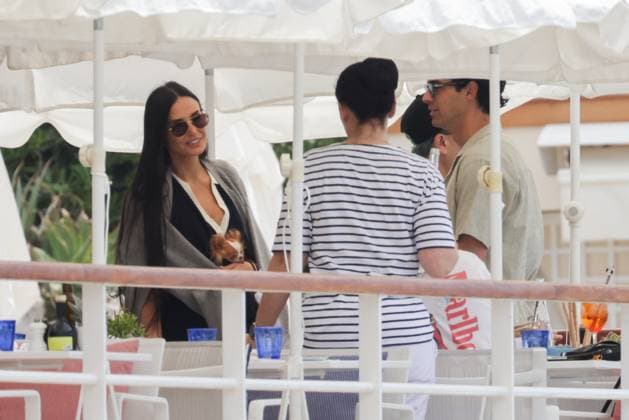 Demi Moore And Joe Jonas At Eden Roc - Antibes Demi Moore is seen lunching with Joe Jonas and Heidi Klum at Eden Roc in Antibes, France on May 24, 2024. Photo by ABACAPRESS.COM Antibes France  Copyright: xABACAx