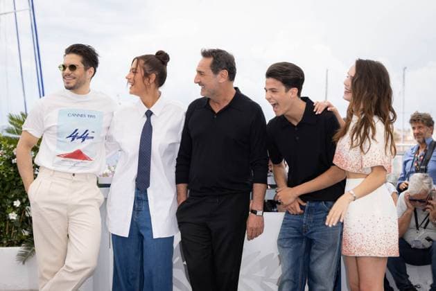 Cannes - L Amour Ouf Photocall Francois Civil, Adele Exarchopoulos, Gilles Lellouche, Malik Frikah and Mallory Wanecque attend the L Amour Ouf (Beating Hearts) Photocall at the 77th annual Cannes Film Festival at Palais des Festivals on May 24, 2024 in Cannes, France. Photo by Shootpix ABACAPRESS.COM Cannes France  Copyright: xShootpix ABACAx