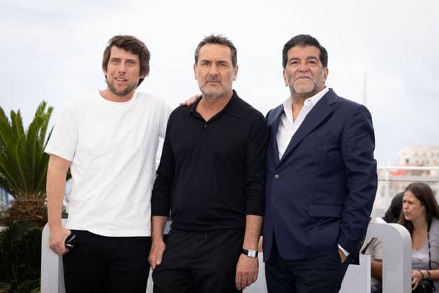 Cannes - L Amour Ouf Photocall Hugo Selignac, Gilles Lellouche and Alain Attal attend the L Amour Ouf (Beating Hearts) Photocall at the 77th annual Cannes Film Festival at Palais des Festivals on May 24, 2024 in Cannes, France. Photo by Shootpix ABACAPRESS.COM Cannes France  Copyright: xShootpix ABACAx