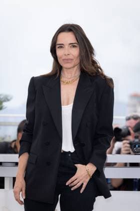 Cannes - L Amour Ouf Photocall Elodie Bouchez attends the L Amour Ouf (Beating Hearts) Photocall at the 77th annual Cannes Film Festival at Palais des Festivals on May 24, 2024 in Cannes, France Photo by Shootpix ABACAPRESS.COM Cannes France  Copyright: xShootpix ABACAx