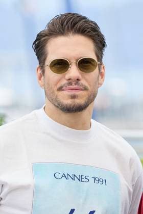 Photocall of the movie LAmour Ouf Beating Hearts CompÃ tition lors du 77eme Festival International du Film de Cannes Francois Civil Photocall of the movie LAmour Ouf Beating Hearts CompÃ tition lors du 77eme Festival International du Film de Cannes May 14 25, 2024 , May 24, 2024 Moreau Jacovides Bestimage Photocall of the movie LAmour Ouf Beating Hearts Competition during the 77th Cannes International Film Festival May 14 25, 2024 , May 24, 2024 Cannes France  Copyright: xJACOVIDES-MOREAUx xBESTIMAGExJACOVIDES-MOREAUx xBESTIMAGEx
