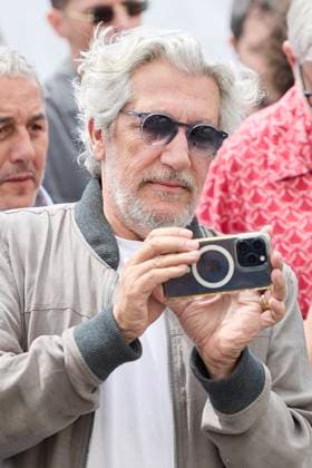 Photocall of the movie LAmour Ouf Beating Hearts CompÃ tition lors du 77eme Festival International du Film de Cannes Alain Chabat Photocall of the movie LAmour Ouf Beating Hearts CompÃ tition lors du 77eme Festival International du Film de Cannes May 14 25, 2024 , May 24, 2024 Moreau Jacovides Bestimage Photocall of the movie LAmour Ouf Beating Hearts Competition during the 77th Cannes International Film Festival May 14 25, 2024 , May 24, 2024 Cannes France  Copyright: xJACOVIDES-MOREAUx xBESTIMAGExJACOVIDES-MOREAUx xBESTIMAGEx