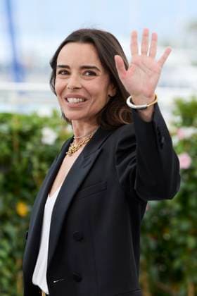 Photocall of the movie LAmour Ouf Beating Hearts CompÃ tition lors du 77eme Festival International du Film de Cannes Elodie Bouchez Photocall of the movie LAmour Ouf Beating Hearts CompÃ tition lors du 77eme Festival International du Film de Cannes May 14 25, 2024 , May 24, 2024 Moreau Jacovides Bestimage Photocall of the movie LAmour Ouf Beating Hearts Competition during the 77th Cannes International Film Festival May 14 25, 2024 , May 24, 2024 Cannes France  Copyright: xJACOVIDES-MOREAUx xBESTIMAGExJACOVIDES-MOREAUx xBESTIMAGEx