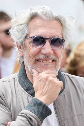 Photocall of the movie LAmour Ouf Beating Hearts CompÃ tition lors du 77eme Festival International du Film de Cannes Alain Chabat Photocall of the movie LAmour Ouf Beating Hearts CompÃ tition lors du 77eme Festival International du Film de Cannes May 14 25, 2024 , May 24, 2024 Moreau Jacovides Bestimage Photocall of the movie LAmour Ouf Beating Hearts Competition during the 77th Cannes International Film Festival May 14 25, 2024 , May 24, 2024 Cannes France  Copyright: xJACOVIDES-MOREAUx xBESTIMAGExJACOVIDES-MOREAUx xBESTIMAGEx