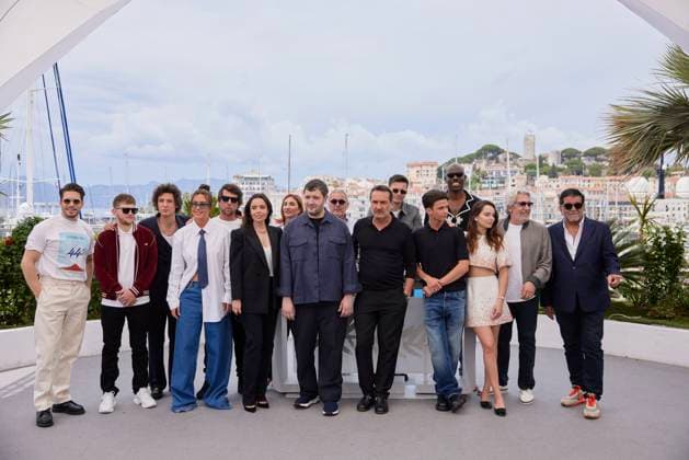 Photocall from the film LAmour Ouf Beating Hearts Compà tition at the 77th Cannes International Film Festival Francois Civil, Anthony Bajon, Vincent Lacoste, Adele Exarchopoulos, Hugo Selignac, Elodie Bouchez, Karim Laklou, Gilles Lellouche, Raphaà l Quenard, Malik Frikah, Mallory Wanecque, Jean Pascal Zadi, Alain Chabat et Alain Attal Photocall of the movie LAmour Ouf Beating Hearts Competition during the 77th Cannes International Film Festival May 14 25, 2024 , May 24, 2024 Moreau Jacovides Bestimage Photocall of the movie LAmour Ouf Beating Hearts Competition during the 77th Cannes International Film Festival May 14 25, 2024 , May 24, 2024 Cannes France Copyright: xJACOVIDES-MOREAUx xBESTIMAGExJACOVIDES-MOREAUx xBESTIMAGEx