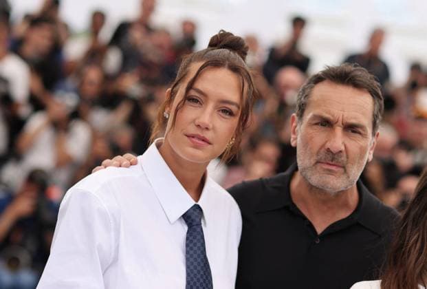 Photocall of the movie LAmour Ouf Beating Hearts Competition during the 77th Cannes International Film Festival Adele Exarchopoulos et le rÃ alisateur Gilles Lellouche Photocall of the movie LAmour Ouf Beating Hearts Competition during the 77th Cannes International Film Festival May 14 25, 2024 , May 24, 2024 Jacovides Moreau Bestimage Photocall of the movie LAmour Ouf Beating Hearts Competition during the 77th Cannes International Film Festival May 14 25, 2024 , May 24, 2024 Cannes France  Copyright: xJACOVIDES-MOREAUx xBESTIMAGExJACOVIDES-MOREAUx xBESTIMAGEx